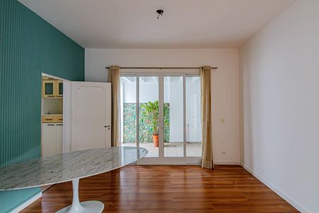 Casa para alugar com 240m², 4 quartos e 3 vagas Casa para alugar com 240m², 4 quartos e 3 vagasSala