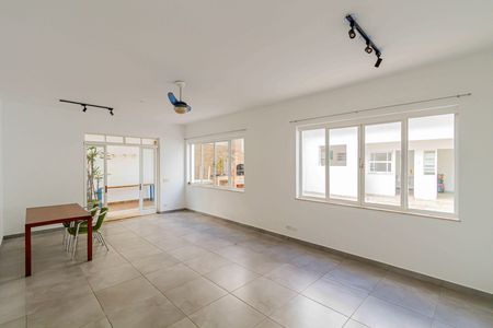 Casa para alugar com 240m², 4 quartos e 3 vagas Casa para alugar com 240m², 4 quartos e 3 vagasSalão de festas