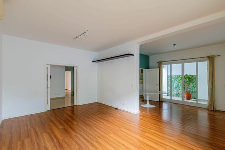 Casa para alugar com 240m², 4 quartos e 3 vagas Casa para alugar com 240m², 4 quartos e 3 vagasSala