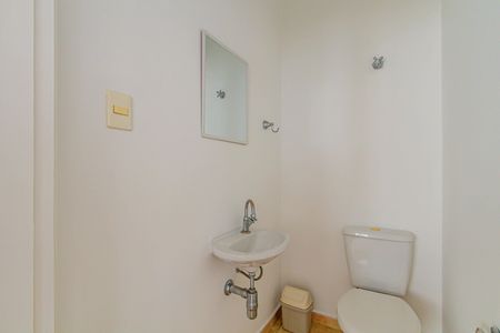 Casa para alugar com 240m², 4 quartos e 3 vagas Casa para alugar com 240m², 4 quartos e 3 vagasSalão de festas - Banheiro