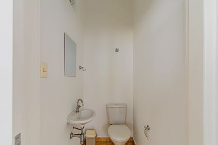 Casa para alugar com 240m², 4 quartos e 3 vagas Casa para alugar com 240m², 4 quartos e 3 vagasSalão de festas - Banheiro