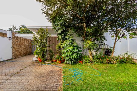 Casa para alugar com 240m², 4 quartos e 3 vagas Casa para alugar com 240m², 4 quartos e 3 vagasGaragem/Jardim