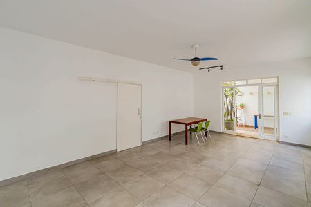 Casa para alugar com 240m², 4 quartos e 3 vagas Casa para alugar com 240m², 4 quartos e 3 vagasSalão de festas