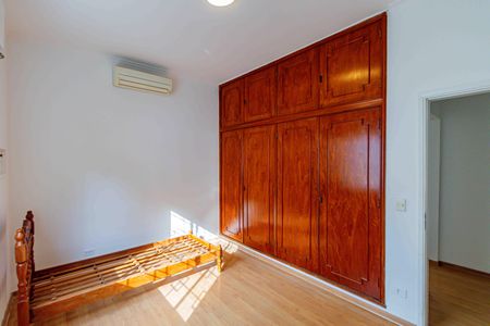 Casa para alugar com 240m², 4 quartos e 3 vagas Casa para alugar com 240m², 4 quartos e 3 vagasQuarto 02