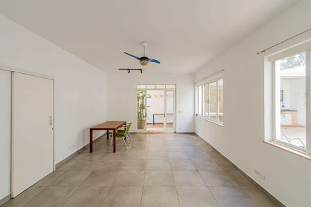 Casa para alugar com 240m², 4 quartos e 3 vagas Casa para alugar com 240m², 4 quartos e 3 vagasSalão de festas