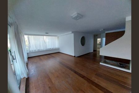 Casa para alugar com 3 quartos, 330m² em Vila Sonia, São Paulo