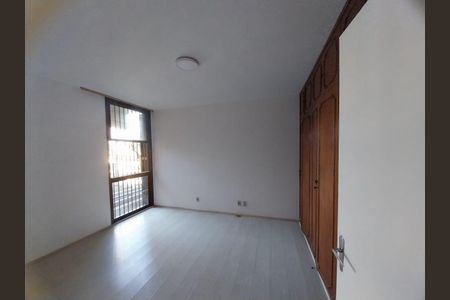 Casa para alugar com 3 quartos, 330m² em Vila Sonia, São Paulo