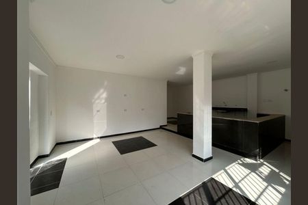Casa para alugar com 3 quartos, 110m² em Vila do Bosque, São Paulo