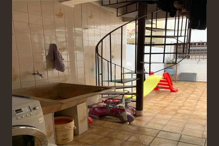 Casa à venda com 2 quartos, 127m² em Vila Nivi, São Paulo