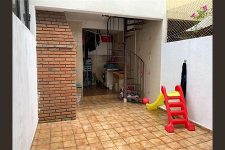 Casa à venda com 2 quartos, 127m² em Vila Nivi, São Paulo