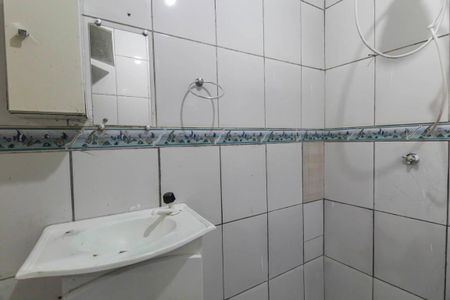 Banheiro de casa para alugar com 1 quarto, 50m² em Fazenda da Juta, São Paulo