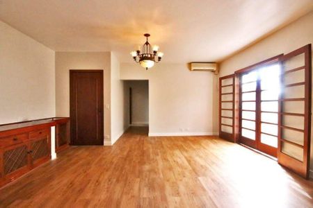 Casa à venda com 4 quartos, 575m² em Residencial Nove (Alphaville), Santana de Parnaíba