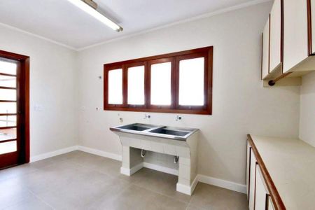 Casa à venda com 575m², 4 quartos e sem vaga