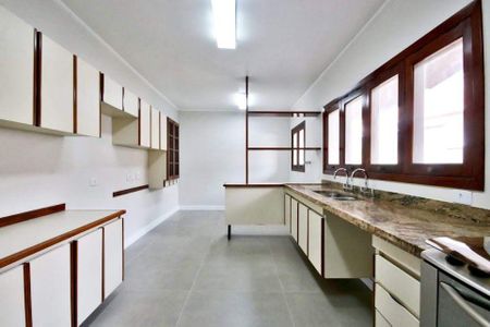 Casa à venda com 575m², 4 quartos e sem vaga