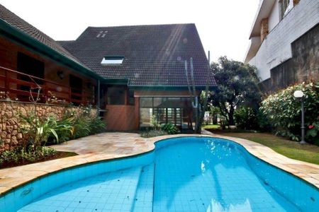 Casa à venda com 575m², 4 quartos e sem vaga