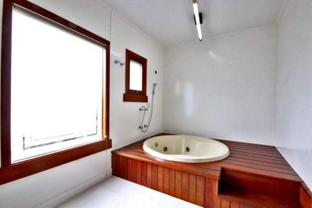 Casa à venda com 575m², 4 quartos e sem vaga