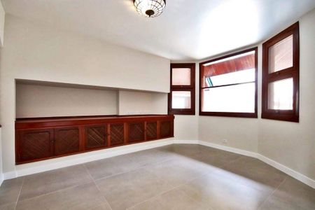 Casa à venda com 575m², 4 quartos e sem vaga