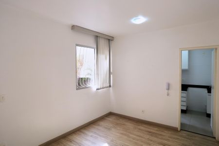 Sala de apartamento para alugar com 2 quartos, 50m² em Santa Efigênia, Belo Horizonte