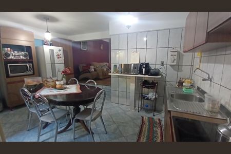 Cozinha de casa de condomínio à venda com 3 quartos, 100m² em Espírito Santo, Porto Alegre