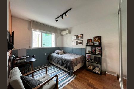 Casa à venda com 366m², 4 quartos e 3 vagas