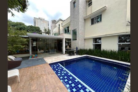 Casa à venda com 366m², 4 quartos e 3 vagas