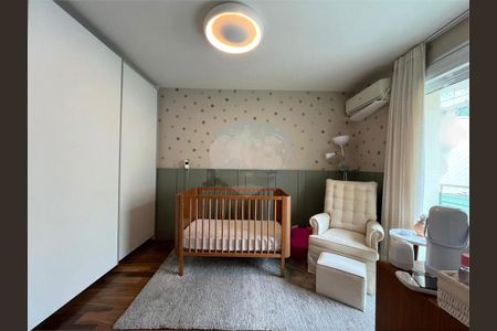 Casa à venda com 366m², 4 quartos e 3 vagas