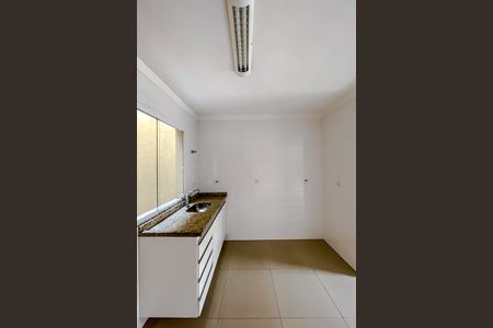 Casa para alugar com 52m², 2 quartos e 1 vaga Casa para alugar com 52m², 2 quartos e 1 vagaCozinha