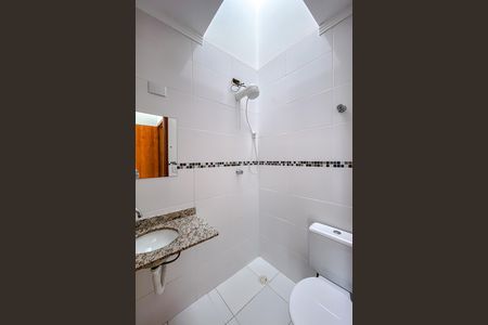 Casa para alugar com 52m², 2 quartos e 1 vaga Casa para alugar com 52m², 2 quartos e 1 vagaBanheiro da Suíte