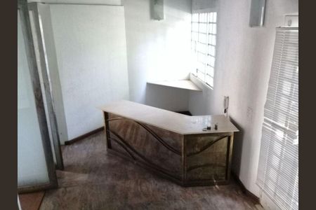Casa para alugar com 300m², 4 quartos e 6 vagas