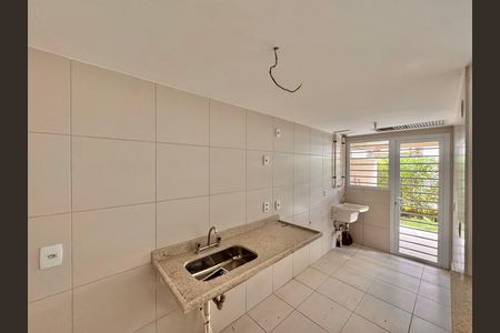 Apartamento à venda com 99m², 2 quartos e 1 vagaCozinha e Área de Serviço