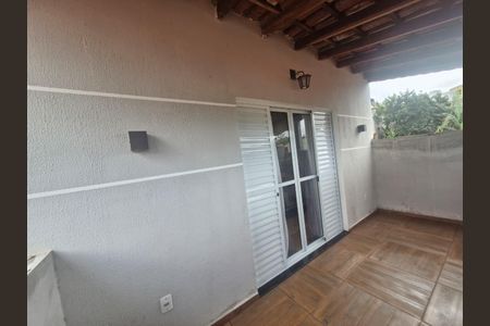 Casa para alugar com 220m², 4 quartos e 3 vagas Casa para alugar com 220m², 4 quartos e 3 vagasÁrea externa