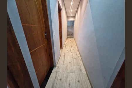 Casa para alugar com 220m², 4 quartos e 3 vagas Casa para alugar com 220m², 4 quartos e 3 vagasCorredor