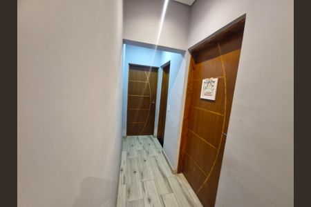 Casa para alugar com 220m², 4 quartos e 3 vagas Casa para alugar com 220m², 4 quartos e 3 vagasCorredor