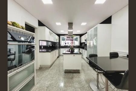 Casa à venda com 550m², 4 quartos e 6 vagas