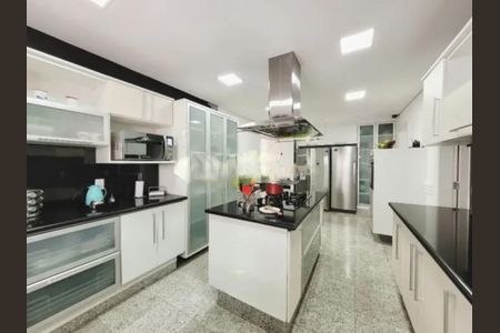Casa à venda com 550m², 4 quartos e 6 vagas