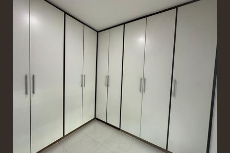 Casa de condomínio para alugar com 348m², 4 quartos e 6 vagasCloset da suíte 2