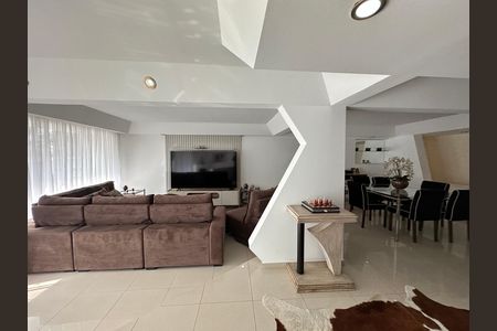 Casa de condomínio para alugar com 348m², 4 quartos e 6 vagasSala