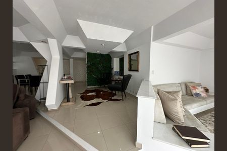 Casa de condomínio para alugar com 348m², 4 quartos e 6 vagasSala