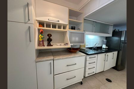 Casa de condomínio para alugar com 348m², 4 quartos e 6 vagasCozinha