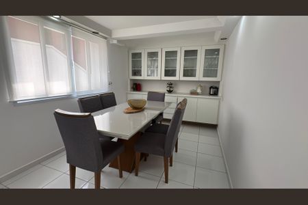 Casa de condomínio para alugar com 348m², 4 quartos e 6 vagasCopa