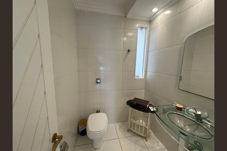Casa de condomínio para alugar com 348m², 4 quartos e 6 vagasLavabo
