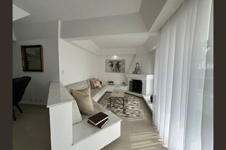 Casa de condomínio para alugar com 348m², 4 quartos e 6 vagasSala