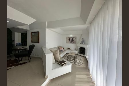 Casa de condomínio para alugar com 348m², 4 quartos e 6 vagasSala