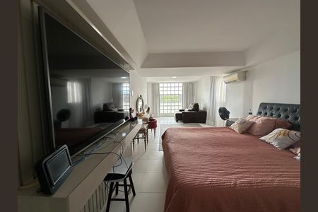 Casa de condomínio para alugar com 348m², 4 quartos e 6 vagasSuíte 2