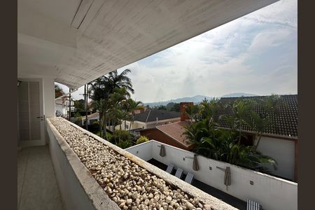 Casa de condomínio para alugar com 348m², 4 quartos e 6 vagasVaranda