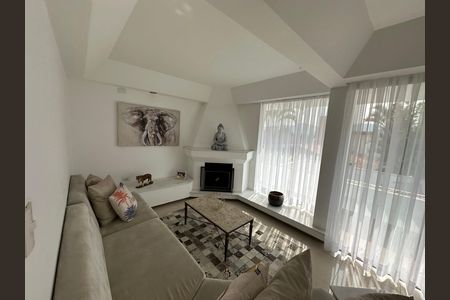 Casa de condomínio para alugar com 348m², 4 quartos e 6 vagasSala