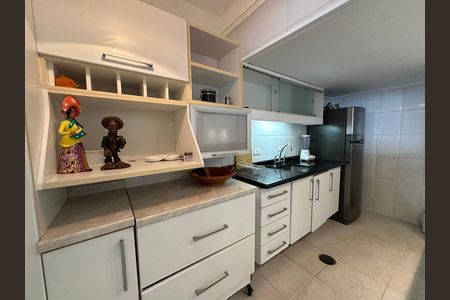 Casa de condomínio para alugar com 348m², 4 quartos e 6 vagasCozinha