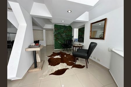 Casa de condomínio para alugar com 348m², 4 quartos e 6 vagasSala