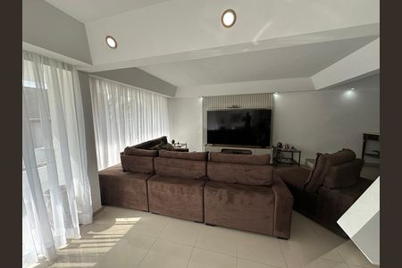 Casa de condomínio para alugar com 348m², 4 quartos e 6 vagasSala