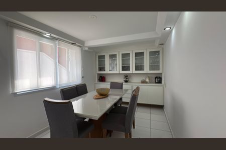 Casa de condomínio para alugar com 348m², 4 quartos e 6 vagasCopa